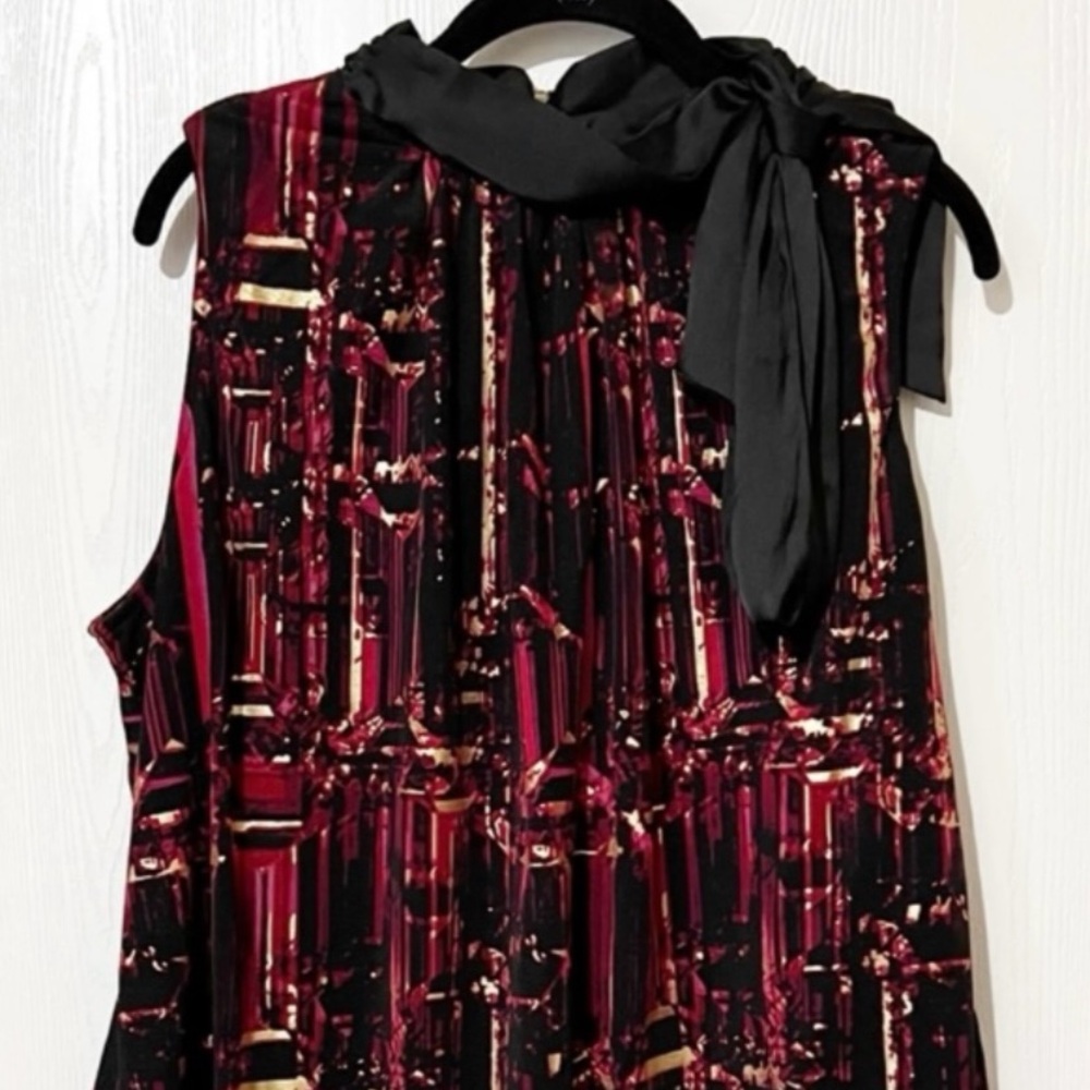 Worthington Halter tie sleeveless blouse in Medium size multi color